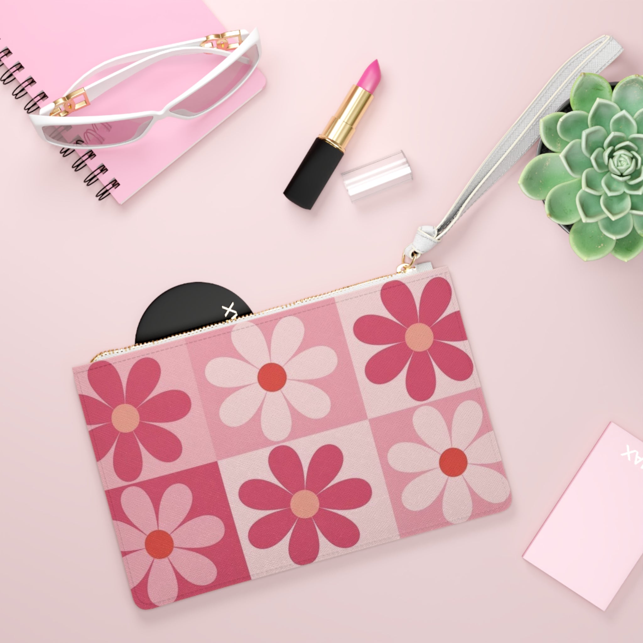 Pink Retro Daisy Clutch Bag — Floral Wristlet for Spring & Gifts