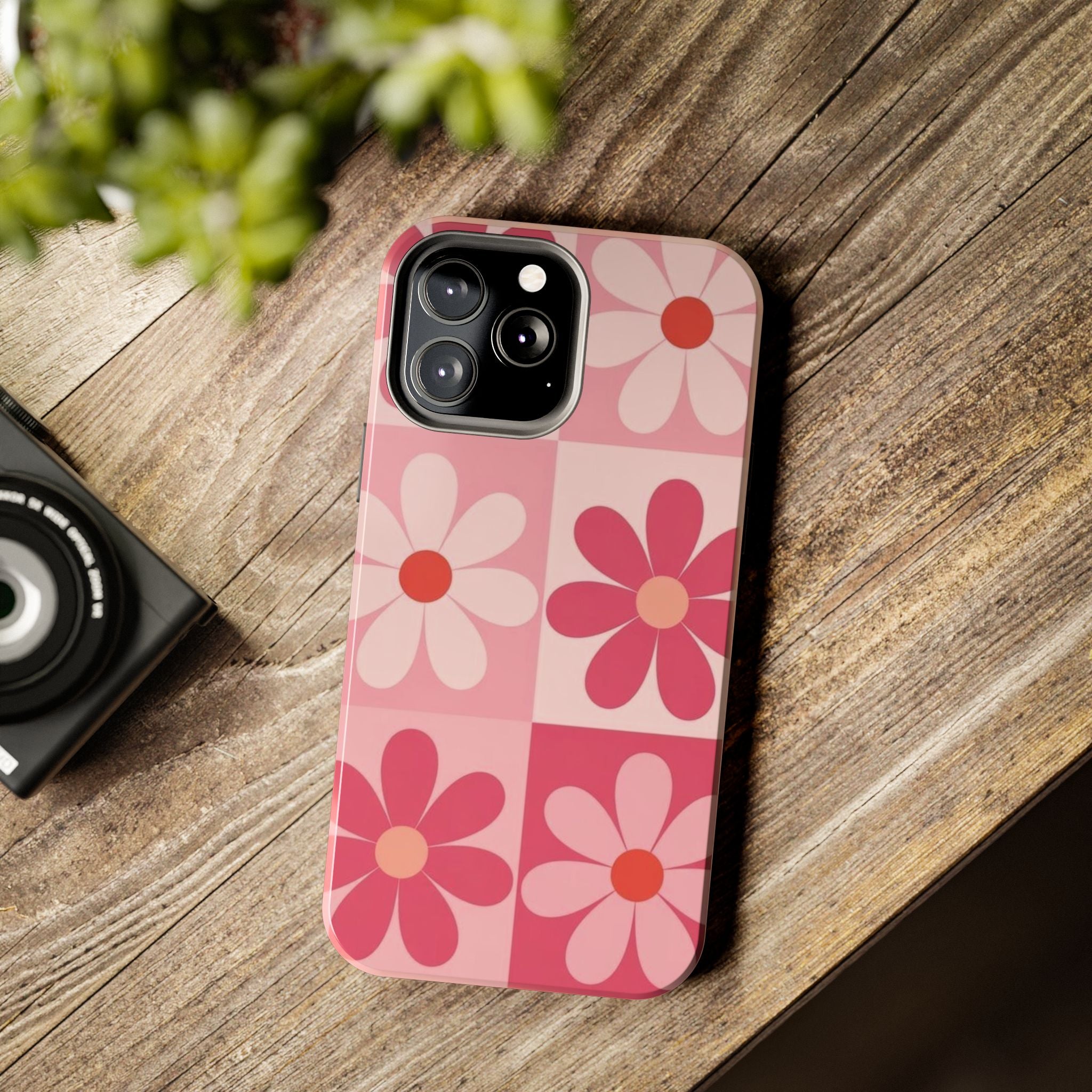 Pink Retro Daisy Phone Case — Tough Shockproof Floral iPhone Cover