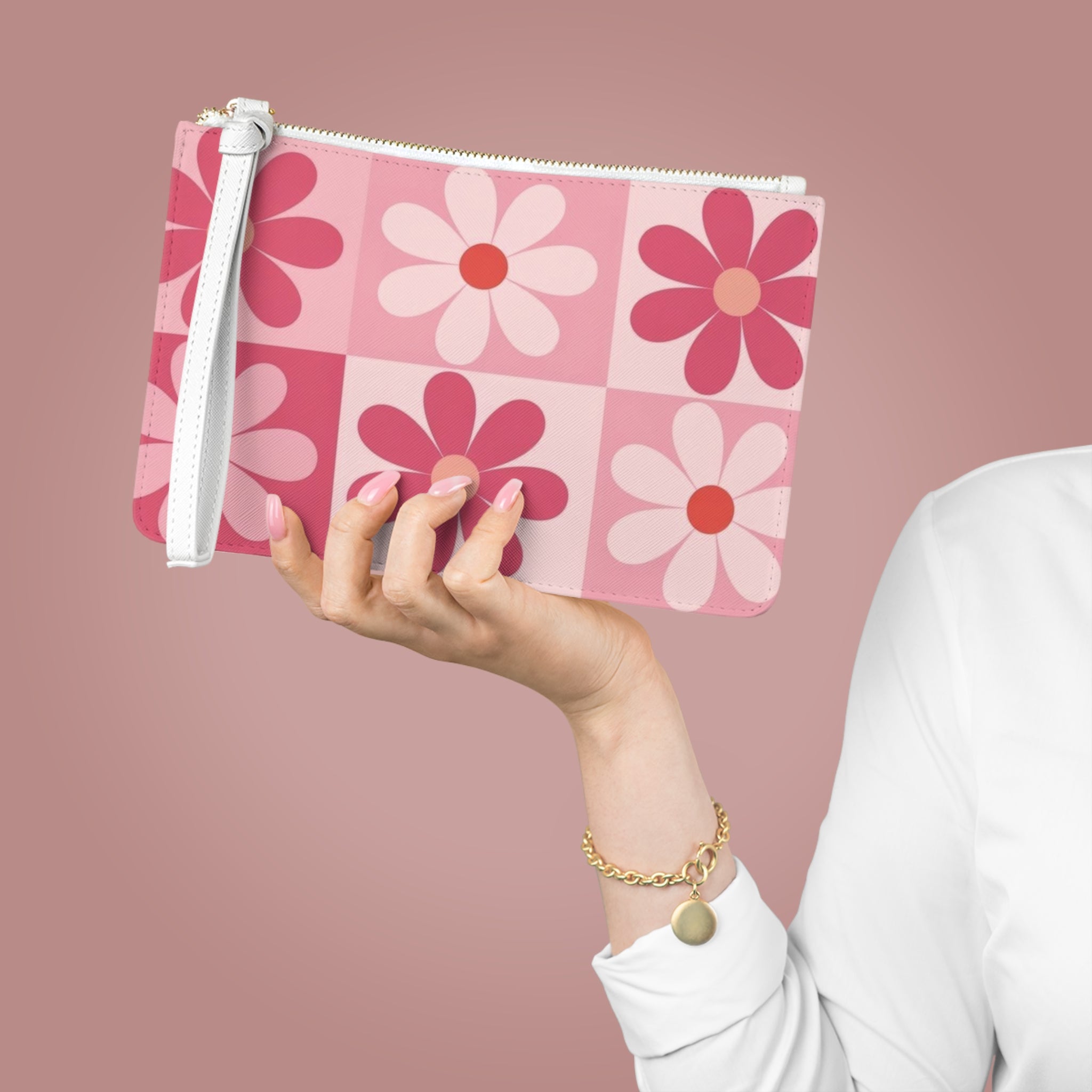 Pink Retro Daisy Clutch Bag — Floral Wristlet for Spring & Gifts